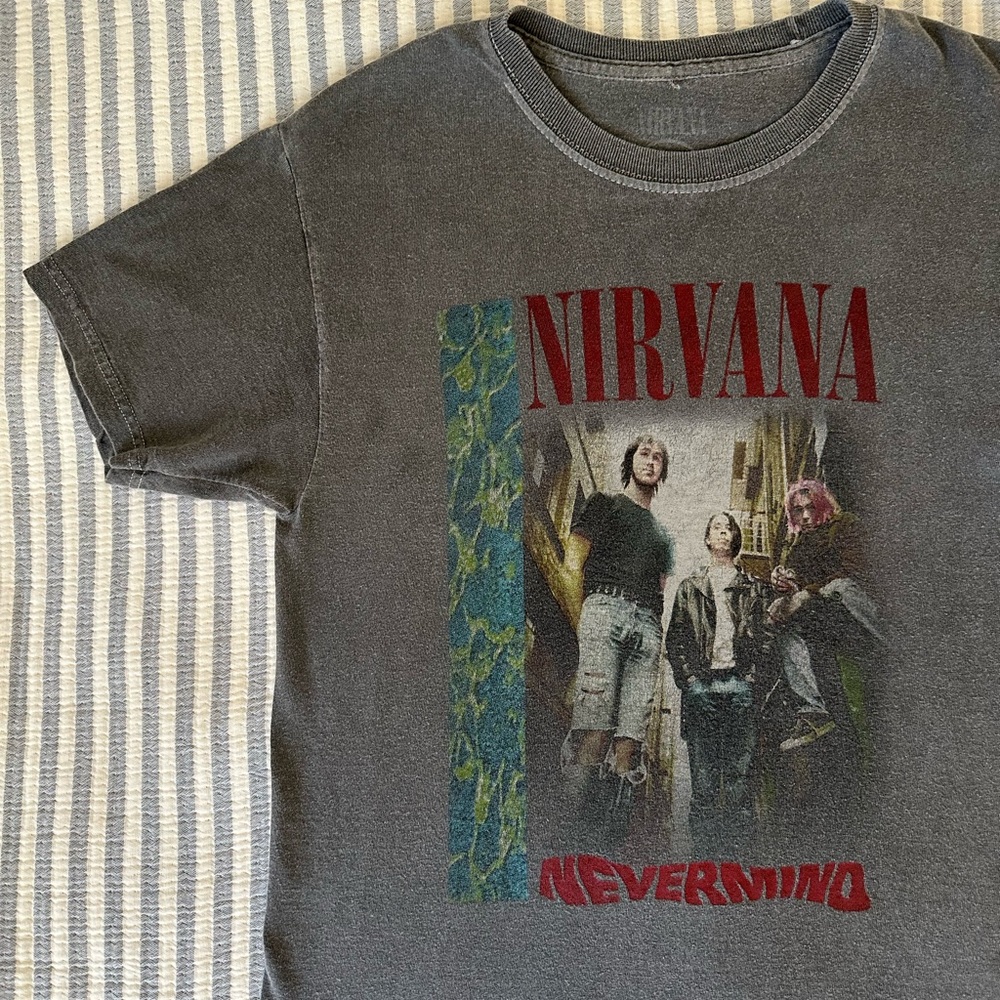 NIRVANA Gray Graphic Tee - Short Sleeve